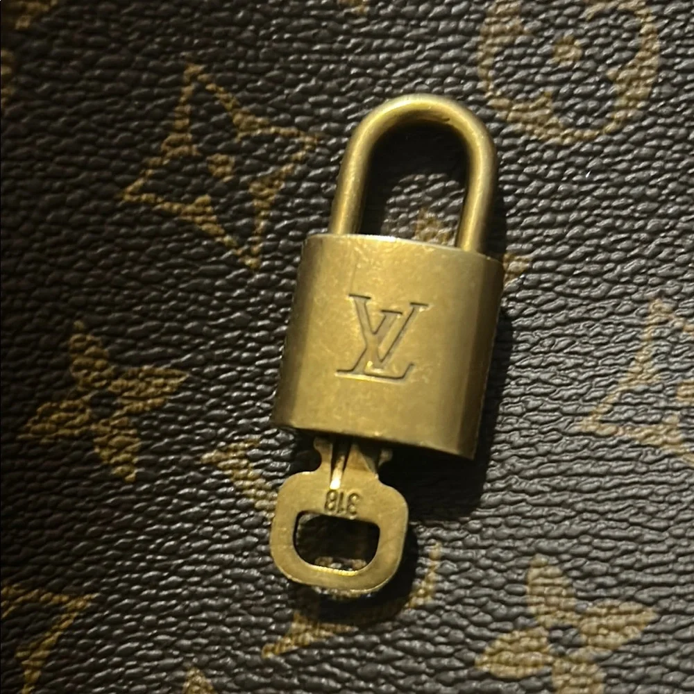 Louis Vuitton Gold Key and Card Holder - Picture 2 of 6